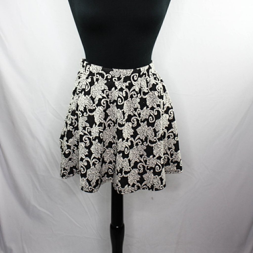 Joe B Joe Benbasset Mini Skirt Floral Blac…